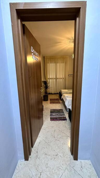 Super House Blloku - 3 Rooms Tirana Exterior foto